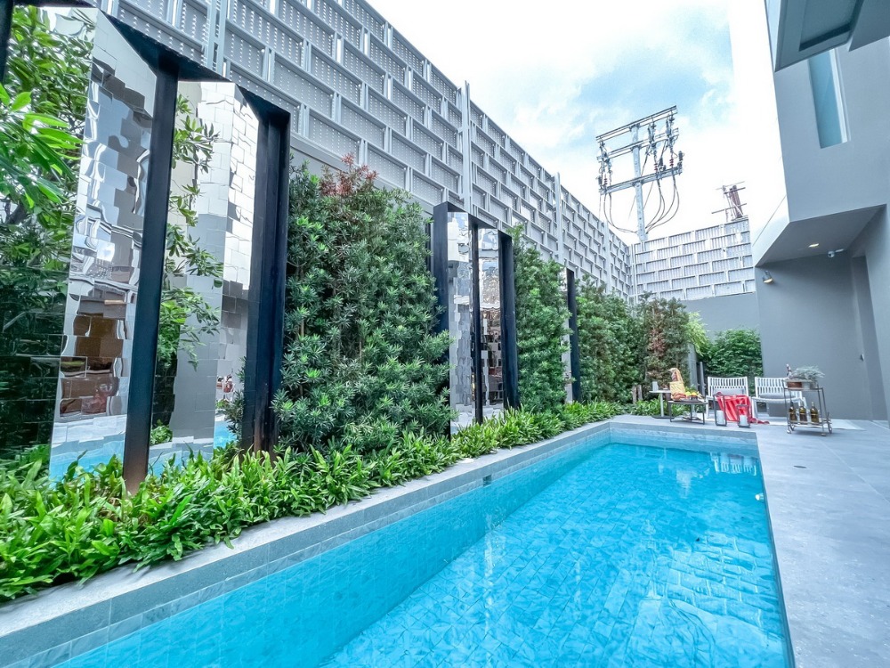 6505-324 ขาย บ้าน Luxury House Providence Lane เอกมัย-รามอินทรา สระว่ายน้ำส่วนตัว ออกแบบสไตล์ Modern