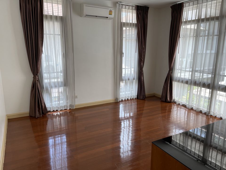 6607-123 Wattana Prakanong,House for rent,Sansiri Sukhumvit 67,4bedrooms,swimming pool.