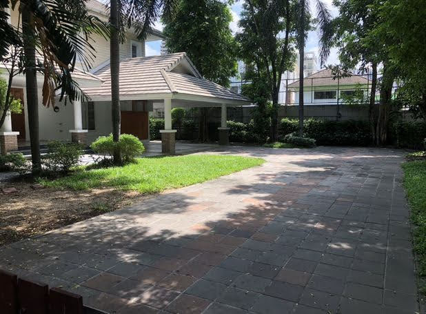 6607-142 Thonglor Sukhumvit,House for rent,Single house in Compound,Swimming pool,4Bedrooms.