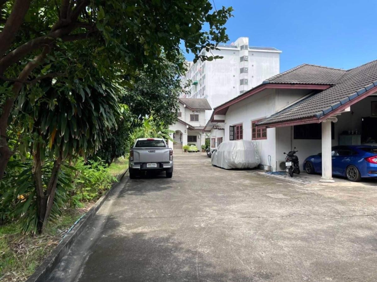 6607-155 Chokchai4 Ladprao,Land for sale,Land with 6 buildings,Nice location,good for business.