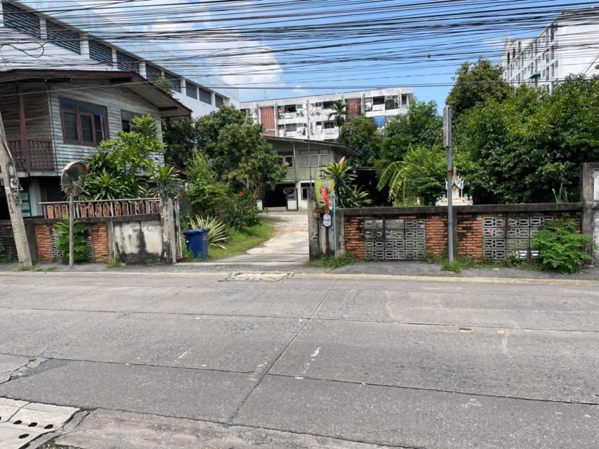 6607-155 Chokchai4 Ladprao,Land for sale,Land with 6 buildings,Nice location,good for business.