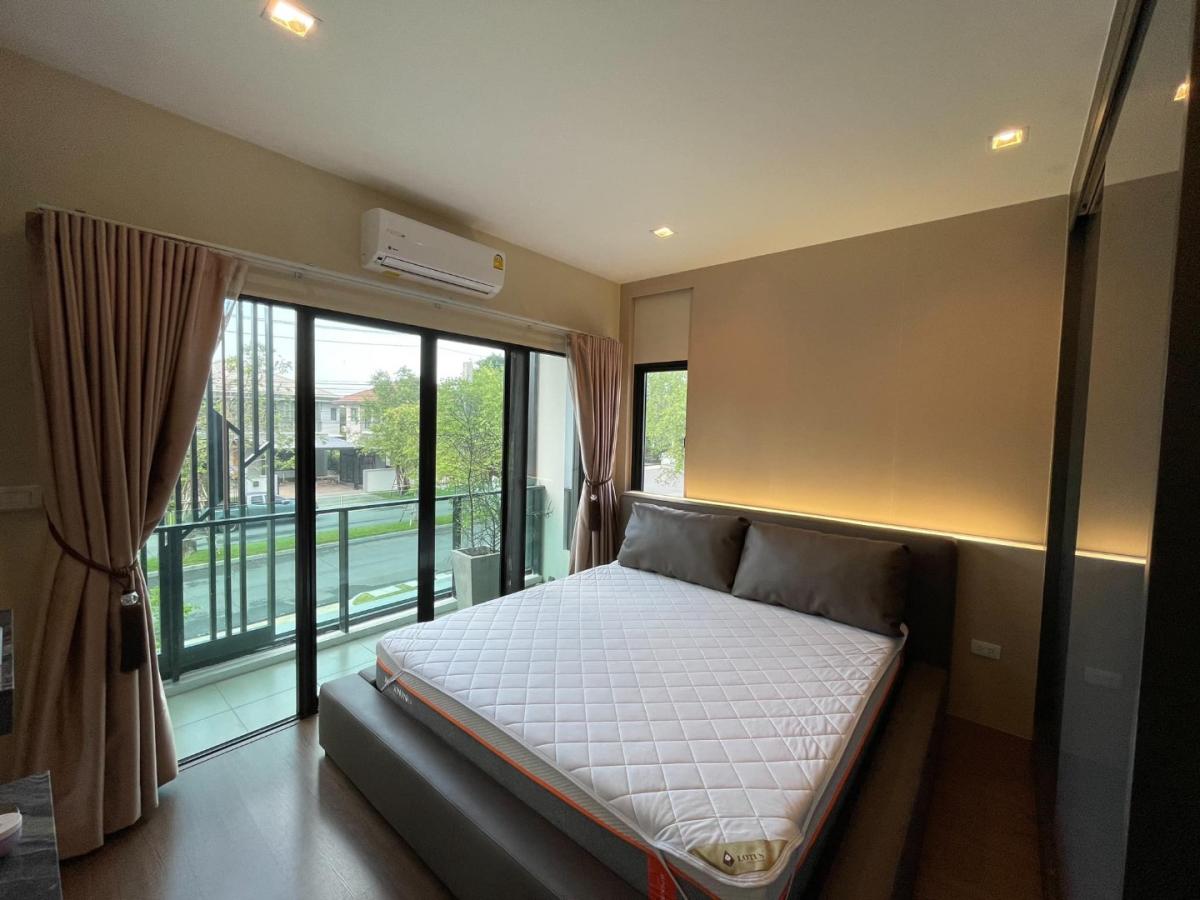 6607-158 Onnut BangPhli,House for sale,Burasiri Wongwaen-On Nut,Luxury House,4Bedrooms.