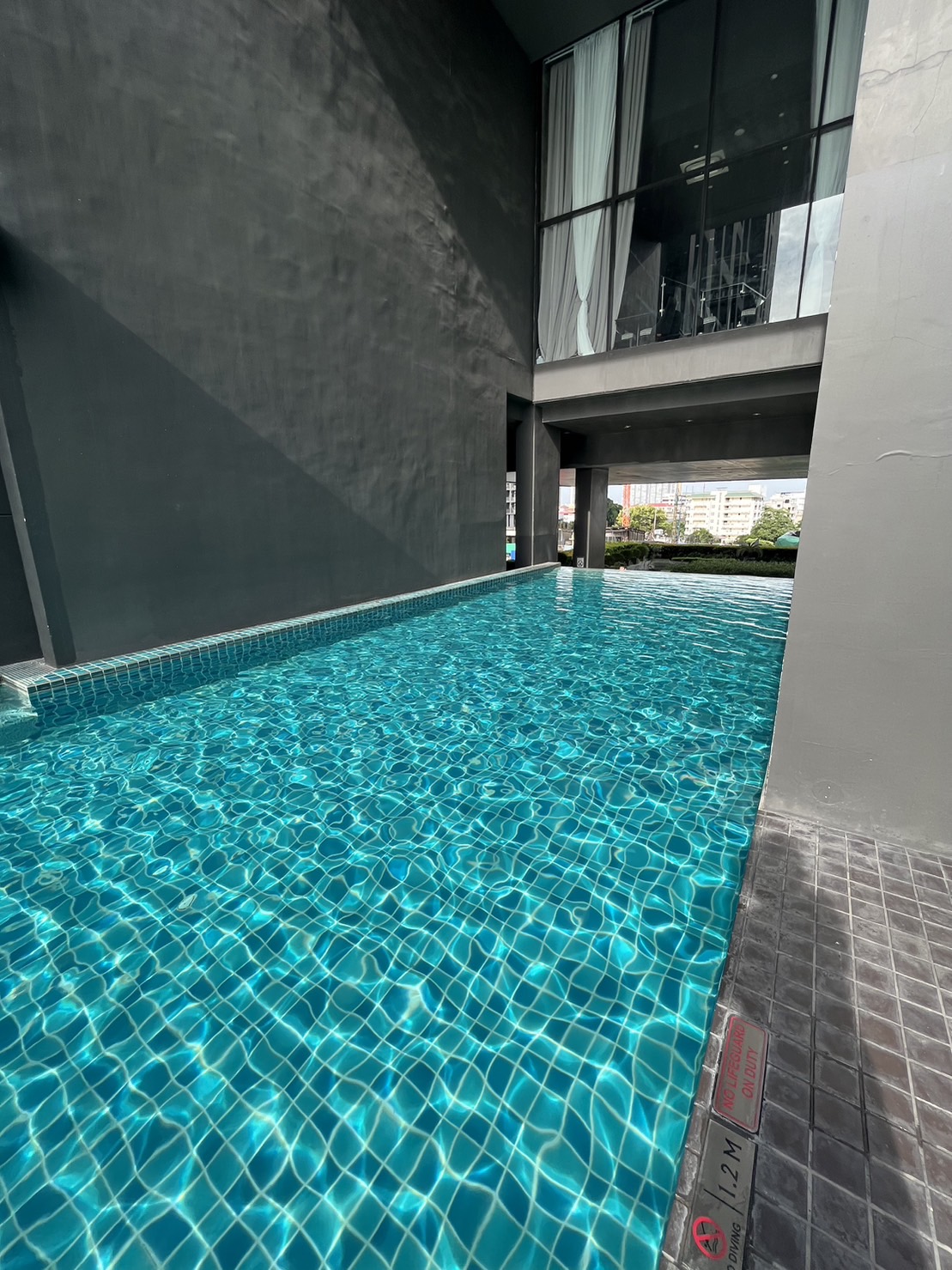 (ขายพร้อมผู้เช่า) Movenpick Residences Ekkamai เมอเวนพิค เรสซิเดนซ์ เอกมัย 1 ห้องนอน 1 ห้องนั่งเล่น 42.65 ตร.ม. เลี้ยงสัตว์ได้