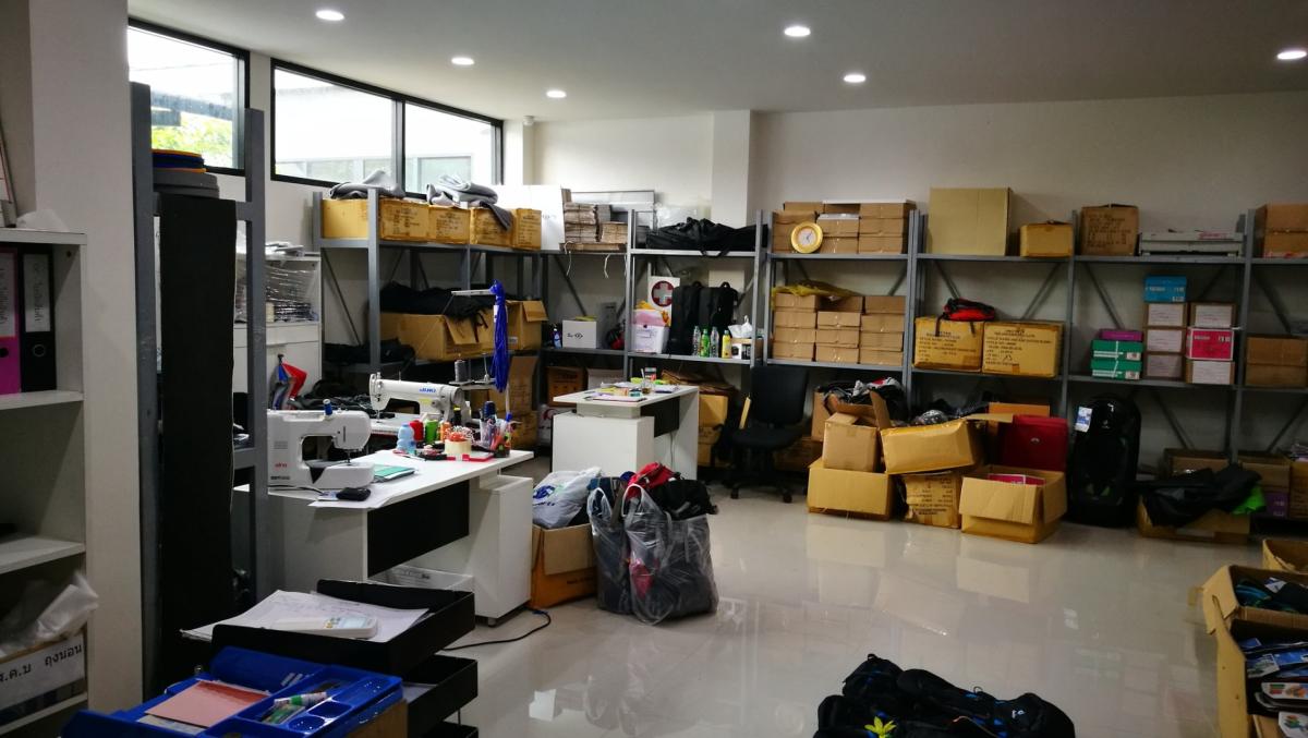 6609-014 Home office for sale with warehouse, Phra Khanong, Bang Chak, BTS Punnawithi, 2-story home office with warehouse for use.