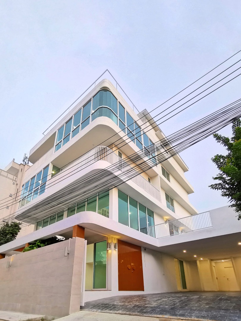 6609-062 Home office for sale , Sukhunvit,Onnut.  5-story home office for use.