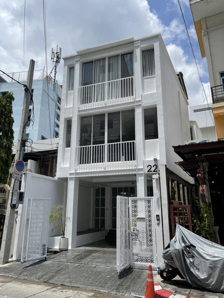 6609-113 Home office for sale ,Dindaeng,Rama 9. 3-story home office for use.