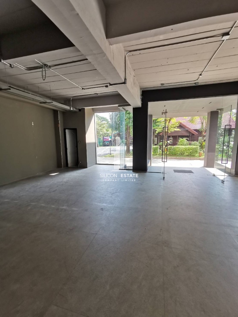 ให้เช่า Showroom 220 ตรม.ทำเลดี ติดถนนใหญ่ เดินทางสะดวก สามารถมองเห็นจากถนนใหญ่ง่าย ย่านพัฒนาการ