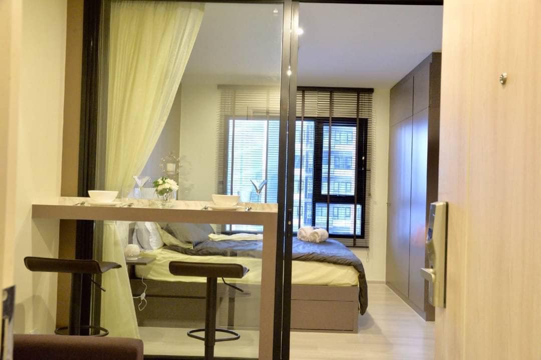 Life Asoke. 1-BR Slide glass door, Luxury Interior. Available from Dec 1