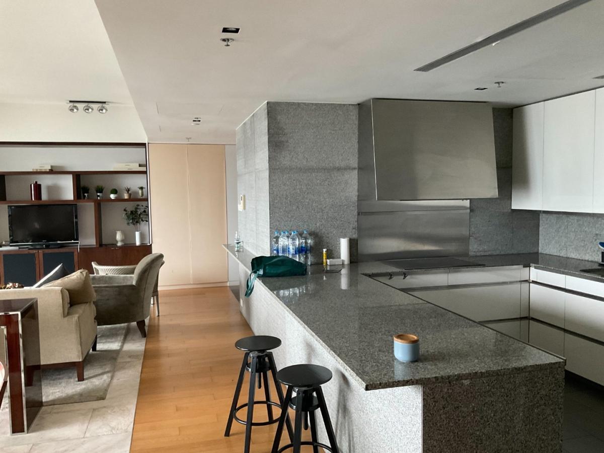 6610-100 Condo for sale in Sathorn,Chongnonsri,BTSChongnonsri. The Met Condominium 3 bedrooms. Fully furnished