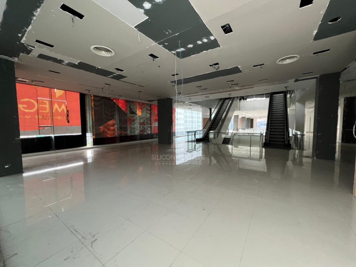 6608-217 Ratchada HuaiKhwang,Showroom for rent,Showroom at Ratchada,Divided into 4 floors for rent,Nice location.