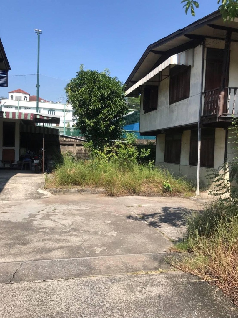 6704-152 ขายที่ดินพร้อมบ้าน 2 หลัง สุขุมวิท เอกมัย BTSเอกมัย ที่ดินสวย เหมาะกับการประกอบธุรกิจ