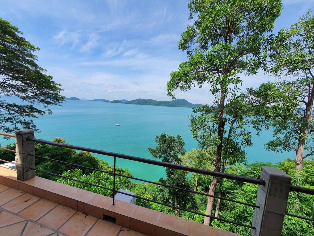 6707-037 4-Storey Beachfront Villa in PHUKET for SALE