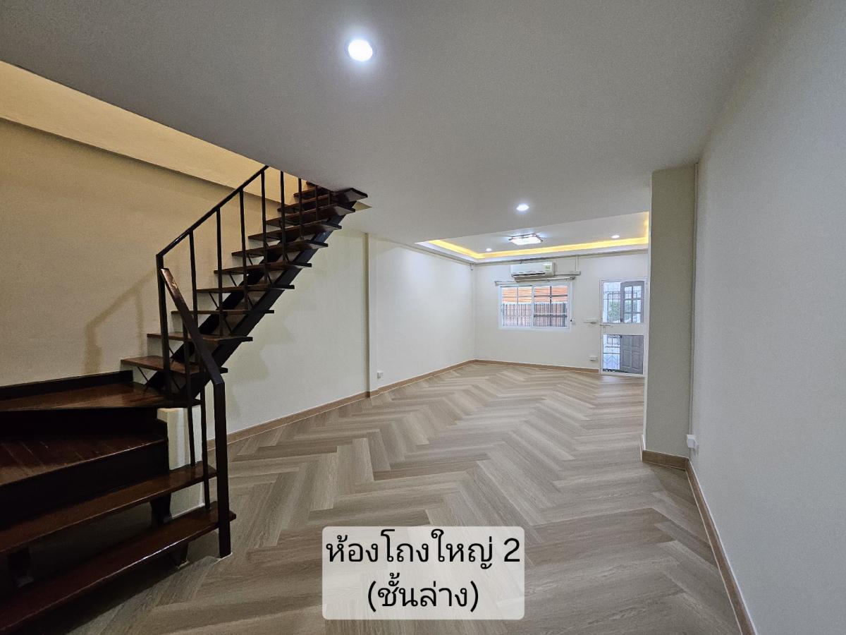 6801-093 ขายหรือให้เช่า ทาวน์โฮม 2 ชั้น นอกโครงการ รีโนเวทใหม่ ทำเลดีเข้า-ออกได้หลายทาง 4 ห้องนอน