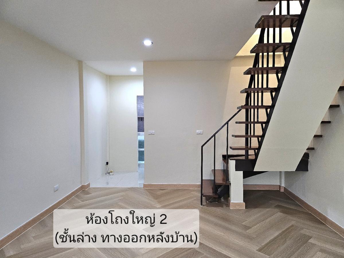 6801-093 ขายหรือให้เช่า ทาวน์โฮม 2 ชั้น นอกโครงการ รีโนเวทใหม่ ทำเลดีเข้า-ออกได้หลายทาง 4 ห้องนอน